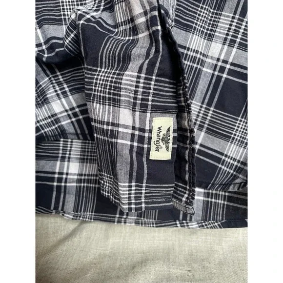 Wrangler’s Long Sleeve Button Down Shirt Black & White Plaid Men’s Size S - Picture 5 of 6